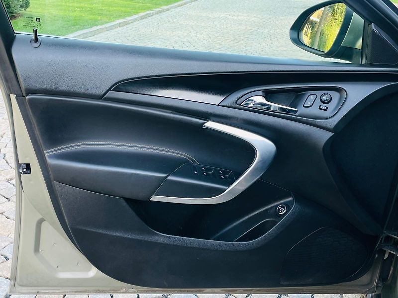 Opel Insignia 2.0CDTi 4x4 MANUÁL KAMERA VÝHŘ - fotka 31 z 49