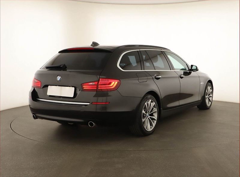BMW Řada 5 (2014) 535d xDrive, 4X4, Automat - fotka 5 z 20