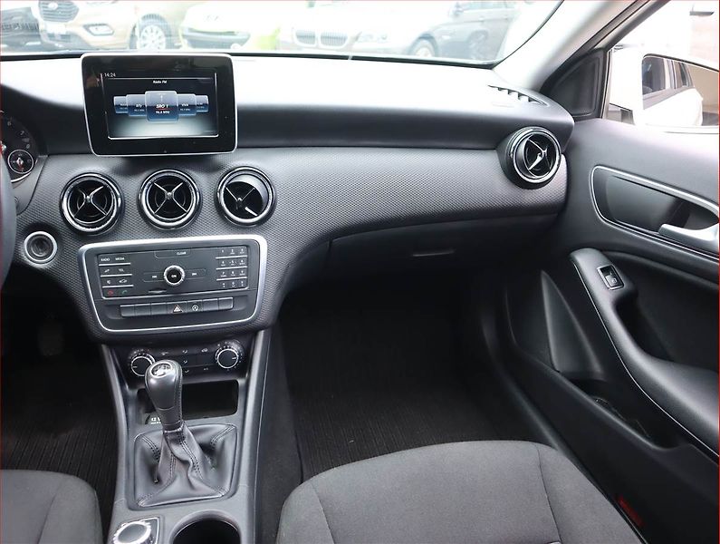 Mercedes-Benz Třídy A (2016) A 180, Serv.kniha - fotka 8 z 16