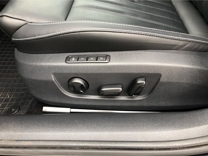 Škoda Superb COMBI 2.0 TDi DSG 7st. SYTLE - fotka 28 z 30