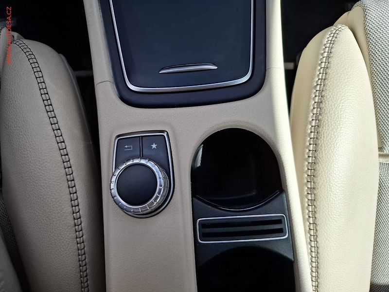 Mercedes-Benz GLA (2018) 2.0i 4Mat, ČR, AT, ACC, LED - fotka 24 z 26