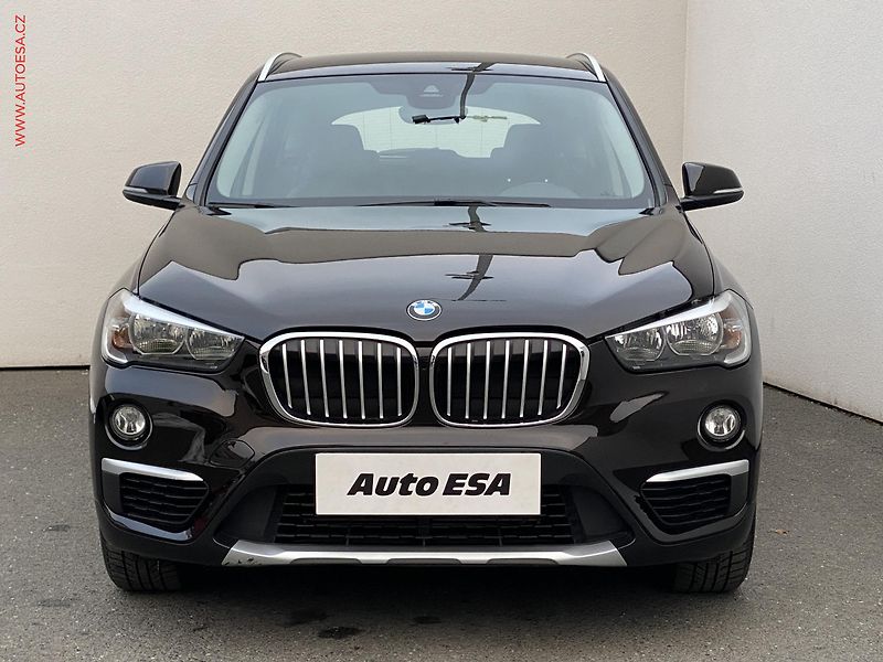 BMW X1 (2017) 1.5i sDrive 18i - fotka 2 z 18