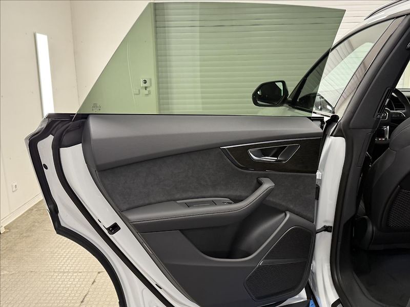 Audi Q8 3,0 50 TDI tiptronic quattro S - fotka 31 z 42