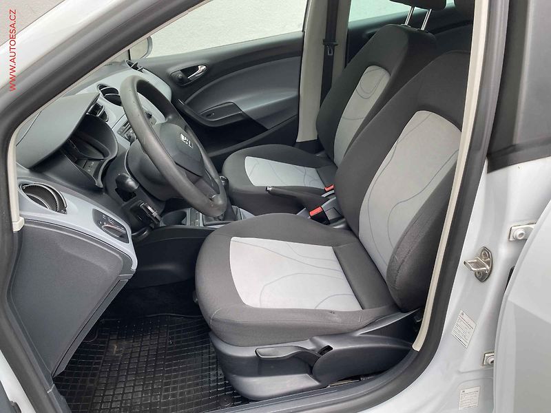 Seat Ibiza (2015) 1.4 16V, Style, výhřev sed - fotka 9 z 16