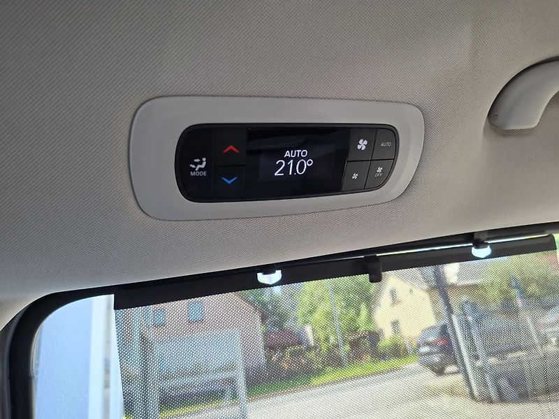 Chrysler Pacifica (2018) 3,6L Hybrid, krásný stav  - fotka 27 z 45