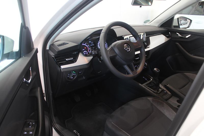 Škoda Scala (2019) 1.0 TSI 70kW Klima LED - fotka 15 z 31