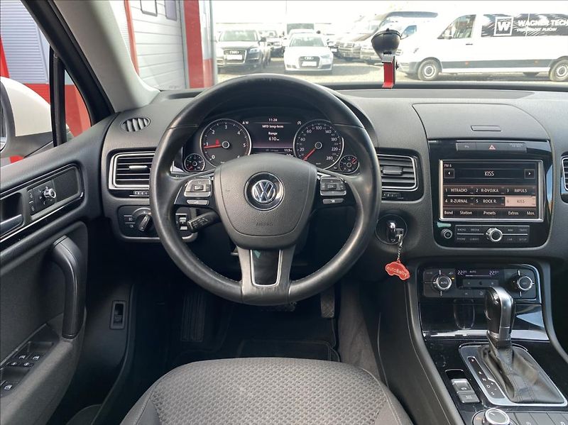 Volkswagen Touareg 3,0 TDI V6 4motion / záruka - fotka 22 z 47