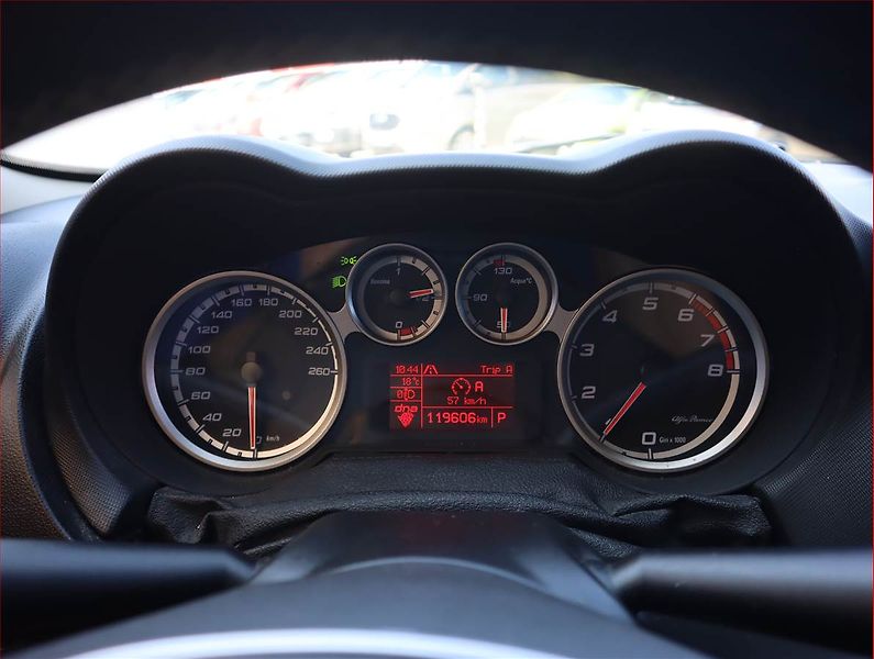 Alfa Romeo MiTo (2016) 1.4 TB MultiAir, Automat - fotka 11 z 18