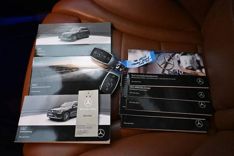 Mercedes-Benz GLC (2021) 2.0 4Matic 9G-TRONIC AMG Line - fotka 35 z 39