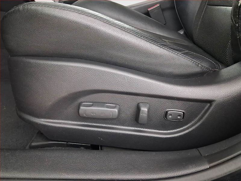 Hyundai i40 (2012) 1.7 CRDi, Navi, Xenony - fotka 24 z 24