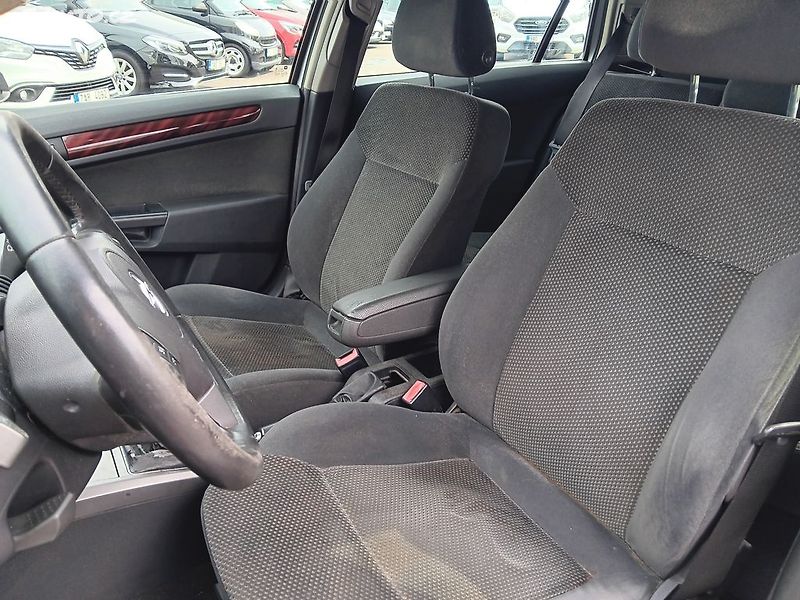 Opel Astra 1.7 CDTI - fotka 11 z 24
