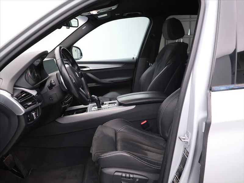 BMW X5 3,0 M50d 280kW CZ - fotka 11 z 35
