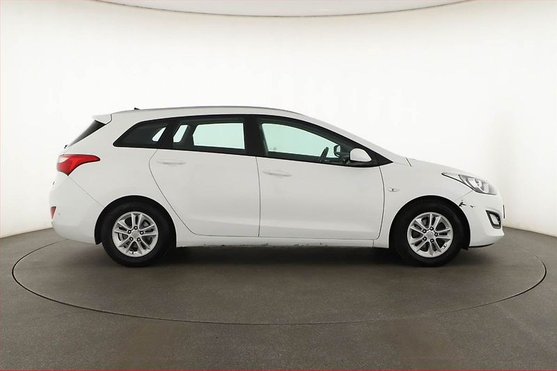 Hyundai i30 (2016) 1.6 CRDi, Serv.kniha, Tempomat - fotka 6 z 13