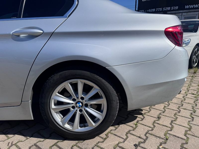 BMW Řada 5 (2014) XDRIVE 520D 2,0 140 KW 2. MAJ - fotka 14 z 47