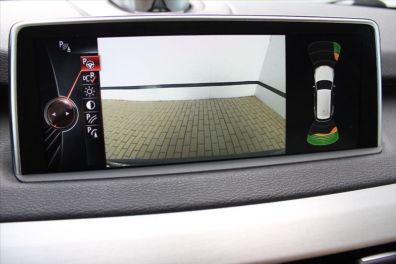 BMW X5 xDrive 30d Bang&Olufsen - fotka 21 z 30
