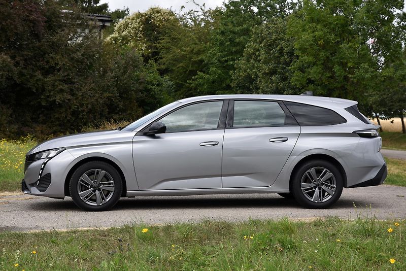 Peugeot 308 1.2 PureTech A/T,LED,TEMP,DPH - fotka 2 z 50
