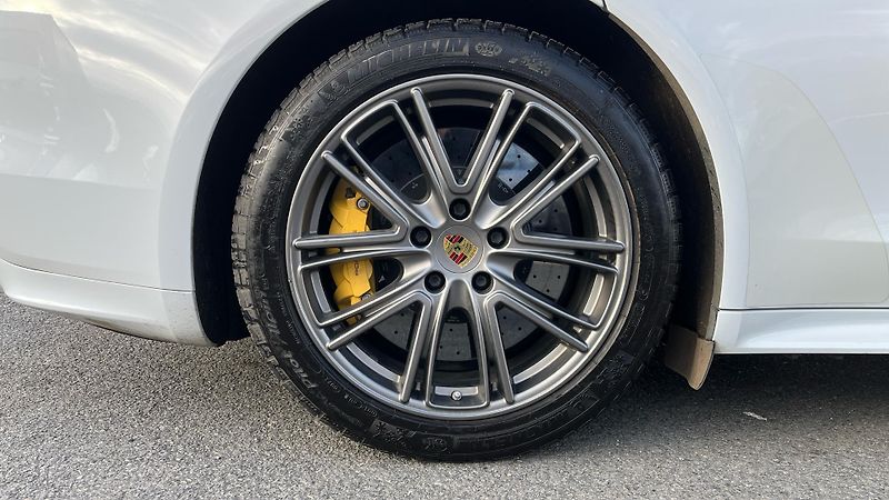 Porsche Panamera Turbo S E-Hybrid - fotka 11 z 30