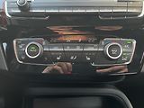 BMW X1 (2017) 1.5i, Klima - náhled 15