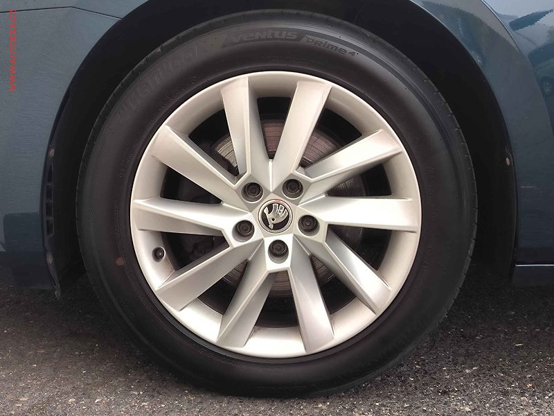 Škoda Superb (2016) 2.0 TDi, Style, bixen, navi - fotka 20 z 21