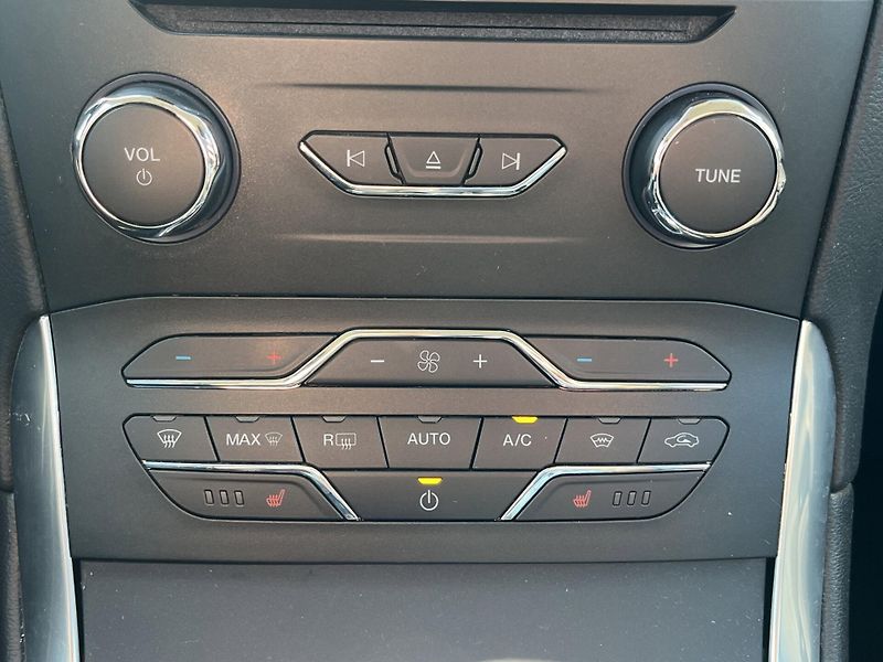 Ford S-MAX (2019) 1.5 121kw, ČR, 1.maj - fotka 16 z 24