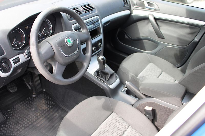 Škoda Octavia (2009) 1.6 MPI KLIMA EL.OKNA TEMPOMAT - fotka 11 z 20