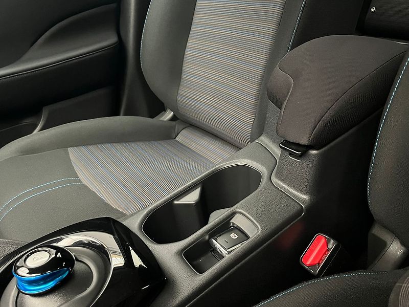 Nissan Leaf N-Connecta, 110 kW, 40kWh - fotka 24 z 72