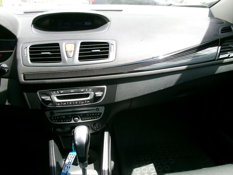 Renault Mégane (2011) 1,5dCi AUT AC BT TEMP TAŽNÉ - fotka 22 z 26