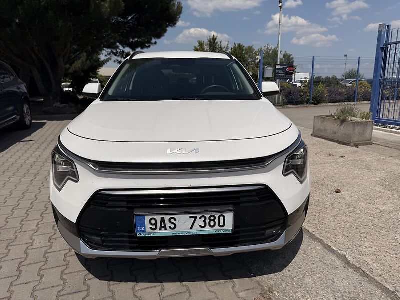 Kia Niro (2023) 1.6 GDI,HEV,ČR,5,5 L/100KM - fotka 3 z 22