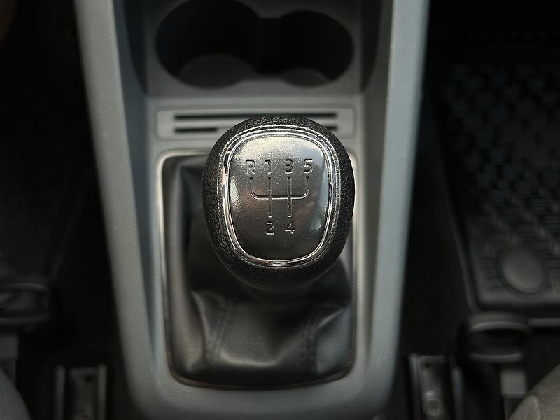 Škoda Fabia 1.0 TSI Active Plus - fotka 12 z 26