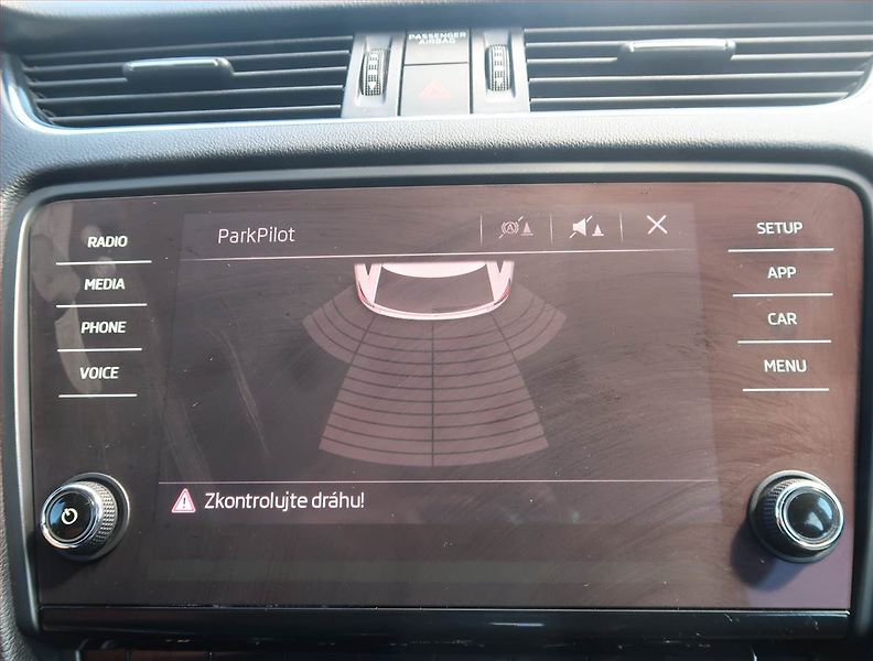 Škoda Octavia (2017) 1.6 TDI, Tempomat - fotka 16 z 16