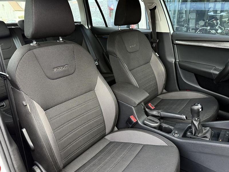 Škoda Octavia Scout 2,0 TDI 4x4 Automat  - fotka 22 z 37