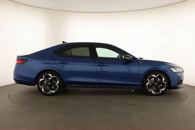 Škoda Superb (2025) 2.0 TSI, SPORTLINE, 4X4 - fotka 6 z 20