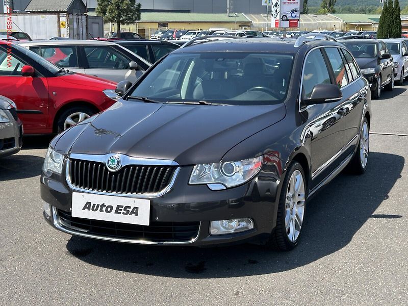 Škoda Superb (2011) 2.0 TDi, DSG, navi - fotka 3 z 19