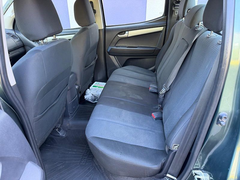 Isuzu D-Max 2,5 TD TwinTurbo  4WD automat - fotka 10 z 19