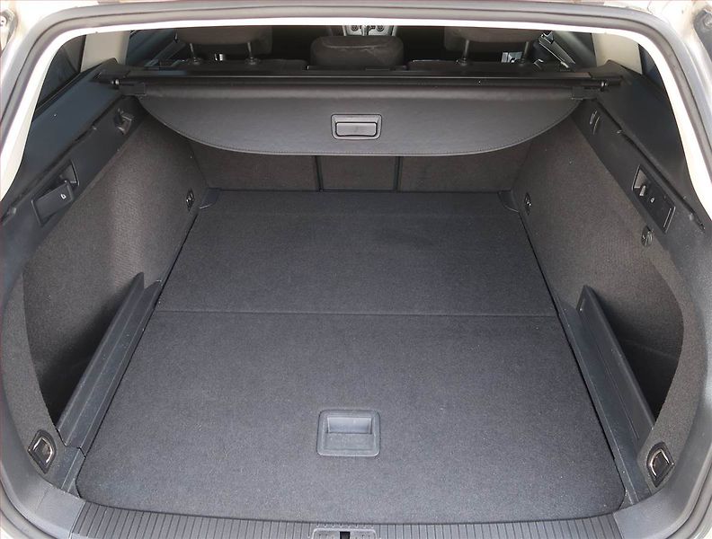 Volkswagen Passat (2015) 2.0 TDI, Automat, Serv.kniha - fotka 14 z 21