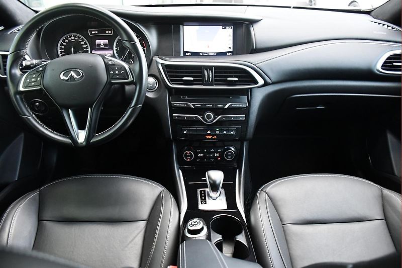 Infiniti QX30 220 CDI 4MATIC PANO ACC - fotka 22 z 52
