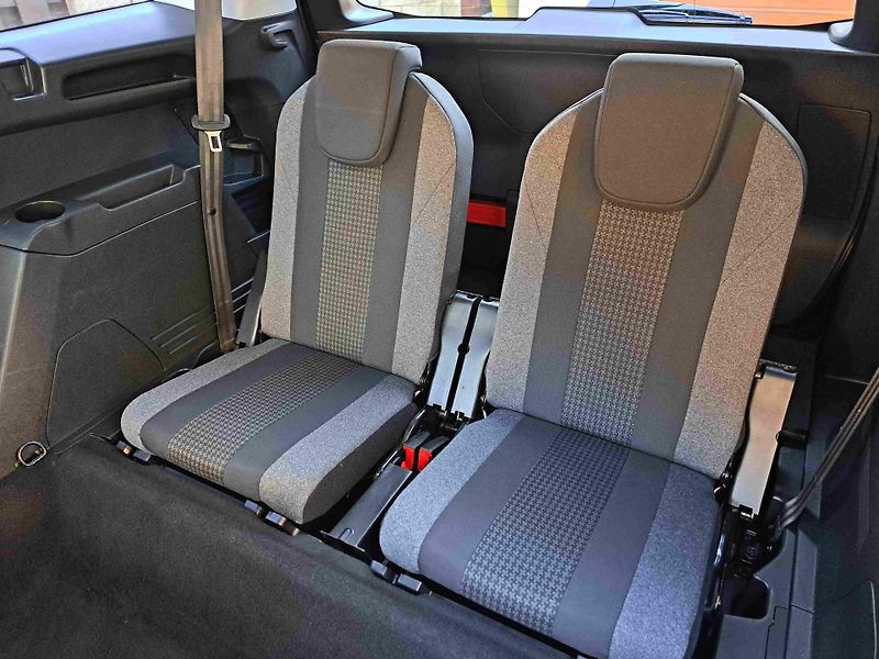 Peugeot 5008 (2019) 1,2 PT EAT8 18ALU PDC NAVI - fotka 12 z 20