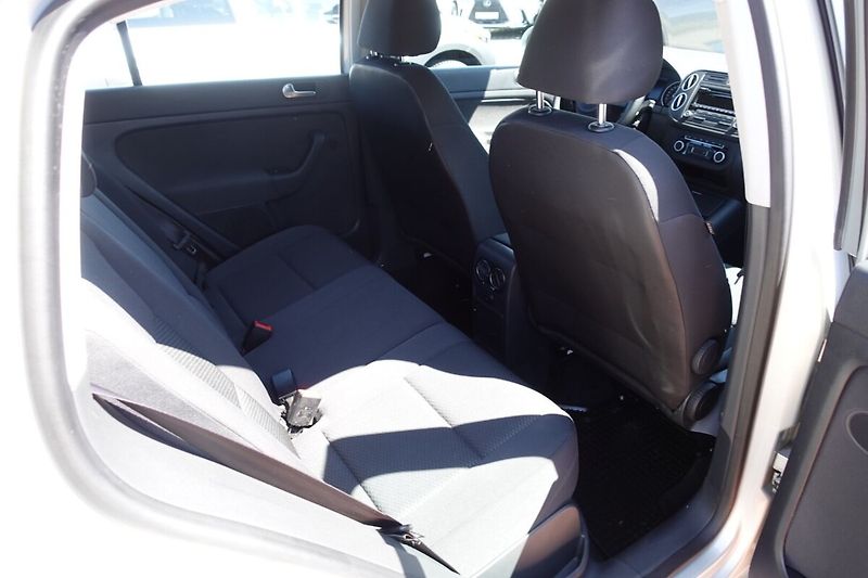 Volkswagen Golf Plus 1,2TSI 77kW M/T Comfort - fotka 12 z 27