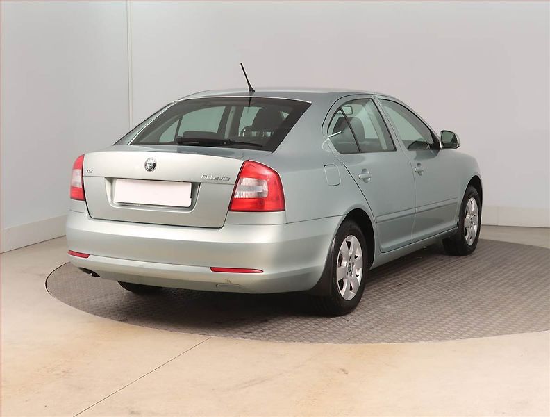 Škoda Octavia (2011) Ambiente 1.4 TSI, Serv.kniha - fotka 5 z 15