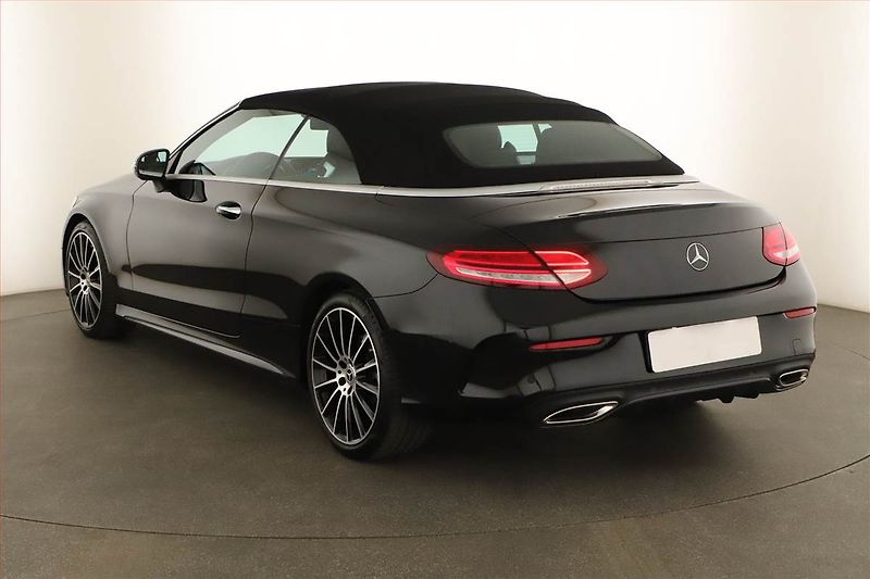 Mercedes-Benz Třídy C (2021) C 300 - fotka 20 z 22
