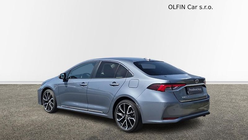 Toyota Corolla Executive 1.8 Hybrid - fotka 7 z 25