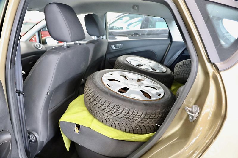 Ford Fiesta (2013) 1.0 59kW Digi Klima 33000KM - fotka 12 z 20