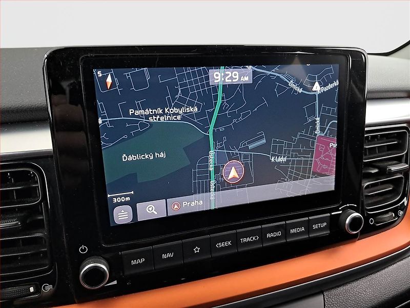 Kia Stonic (2021) 1.2 DPI, Kůže, Navi, Tempomat - fotka 13 z 24