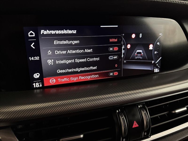 Alfa Romeo Stelvio VELOCE 206kW Q4 H&K PANORAMA - fotka 21 z 42