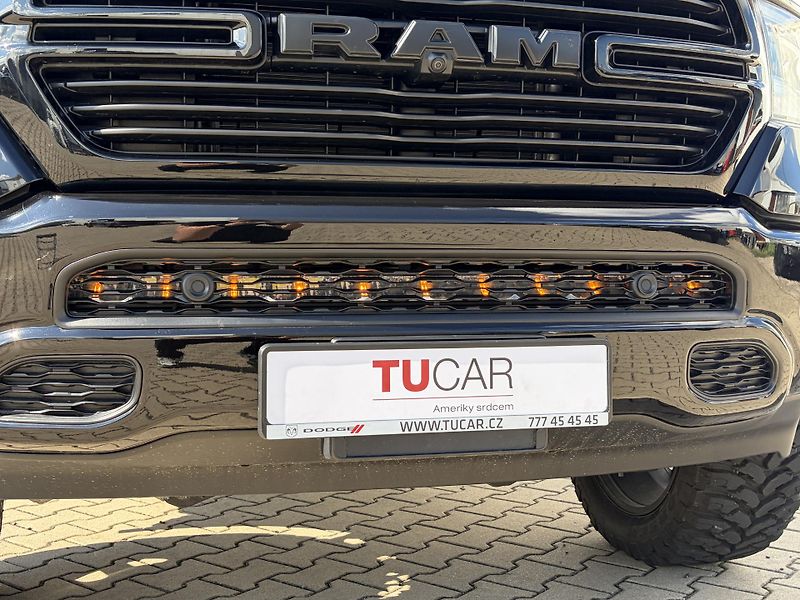 RAM 1500 (2024) Laramie 5.7 V8 HEMI LIFT - fotka 11 z 49