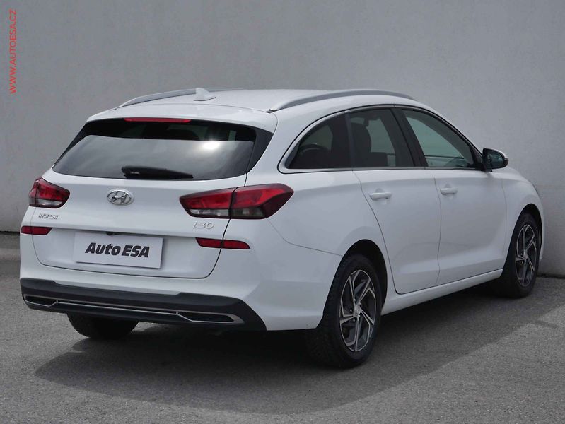 Hyundai i30 (2022) 1.5 T-GDi, 1.maj,ČR, Navi - fotka 4 z 23