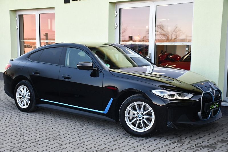 BMW i4 eDrive40 NAV CARPLAY KAMERA 1M - fotka 2 z 40