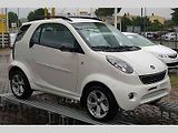 Před pár dny Daimler uzavřel dohodu s Geely ohledně vývoje a výroby elektro modelů Smart. Jenže oni se smarty, tedy spíše jejich nepovedené kopie, v Číně už dávno prodávají. Místní však model ForTwo náležitě vylepšili – Shuanghuan Auto Noble je 4místné.