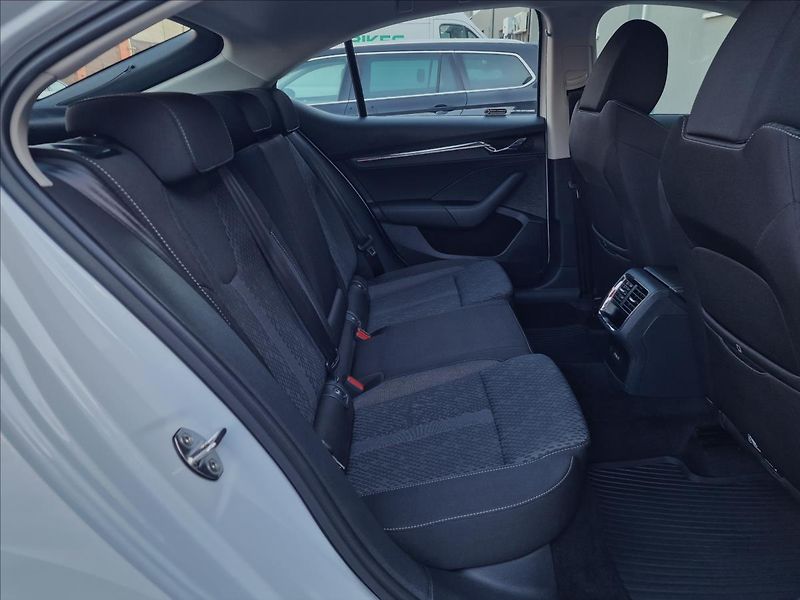 Škoda Octavia 2.0TDI Style, původ ČR,1.Maj. - fotka 15 z 50