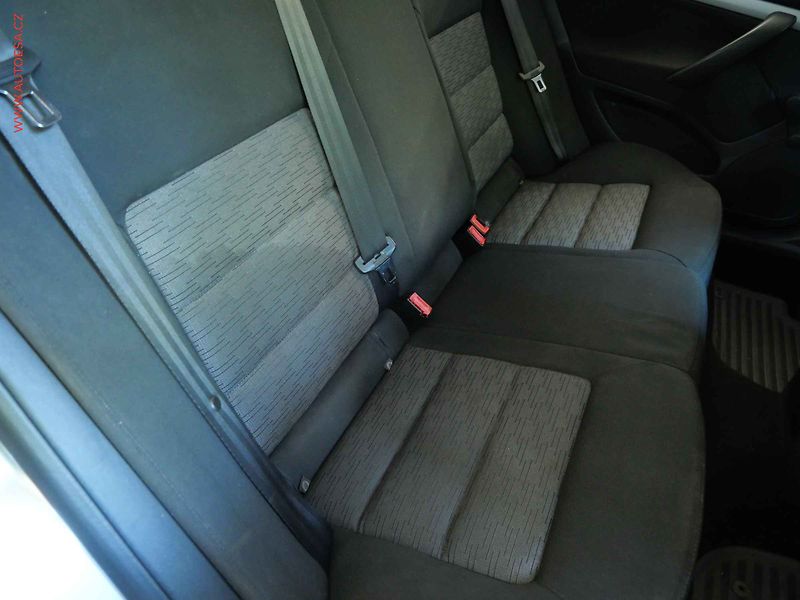 Škoda Octavia (2009) 1.9TDi, ČR, AC - fotka 12 z 20